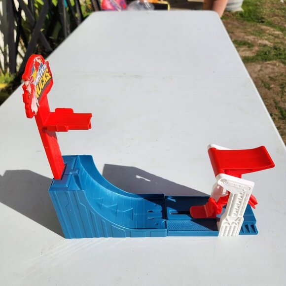 HOT WHEELS MONSTER JAM BIG AIR BREAKOUT SET Ramp for Monster Trucks 2018 Mattel - Picture 5 of 11